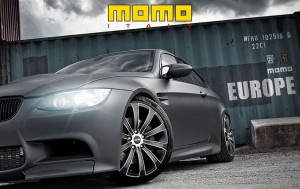 JANTE-MOMO-EUROPE-CARBON-BLACK-sur-M3_sld